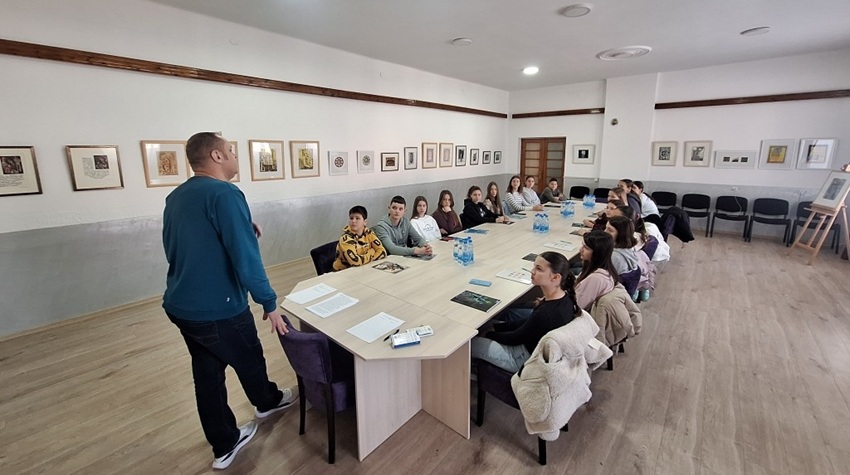 POLA VIJEKA RADIO FOČA U ZNAKU EDUKACIJE MLADIH TALENATA